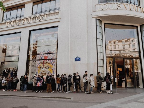 Louis Vuitton shop with people in line