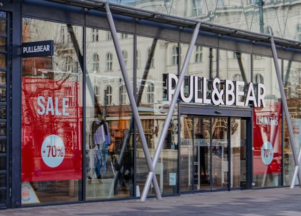 Pull & Bear shop